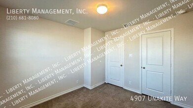 4907 Unakite Wy in San Antonio, TX - Building Photo - Building Photo