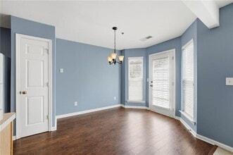 247 Cottonwood Creek Cir in Canton, GA - Foto de edificio - Building Photo