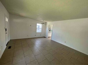 1138 N Piatt Ave in Wichita, KS - Foto de edificio - Building Photo