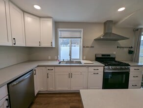 3443 33rd Ave W, Unit 3445 upper duplex in Seattle, WA - Building Photo - Building Photo