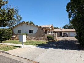 4831 E University Ave in Fresno, CA - Building Photo