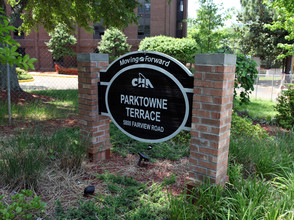 Parktowne Terrace in Charlotte, NC - Building Photo - Building Photo