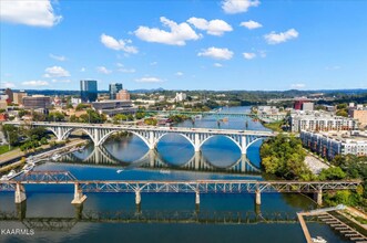 445 W Blount Ave, Unit 415 in Knoxville, TN - Building Photo - Building Photo