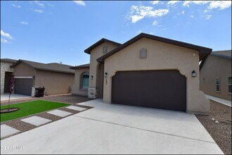 142 Ruth Trl in Santa Teresa, NM - Building Photo - Building Photo