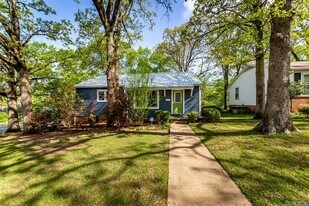 6726 Kavanaugh Pl in Little Rock, AR - Building Photo