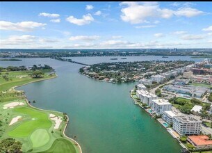 9200 W Bay Harbor Dr in Bay Harbor Islands, FL - Foto de edificio - Building Photo