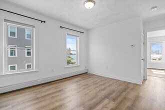 300 Marginal St in Boston, MA - Building Photo - Building Photo