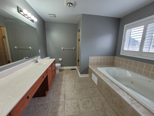 5150 Doubletree Dr in Mississauga, ON - Building Photo - Building Photo