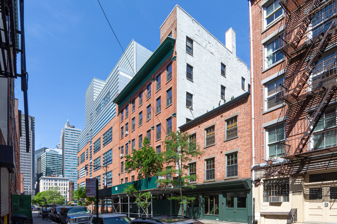 Seaport Mews in New York, NY - Building Photo