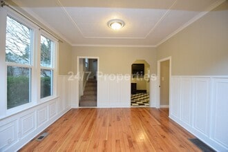 212 Jefferson St in Oregon City, OR - Building Photo - Building Photo