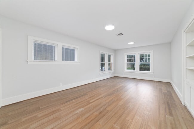 property at 2907 Albany St