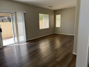 5983 Secret Island Dr in Las Vegas, NV - Building Photo - Building Photo