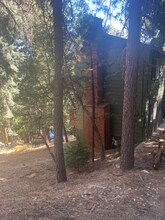 675 E Victoria Ct in Lake Arrowhead, CA - Foto de edificio - Building Photo