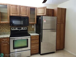 2767 Carambola Cir N in Coconut Creek, FL - Building Photo - Building Photo