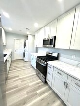 15853 Stare St, Unit 15855 Stare St in North Hills, CA - Foto de edificio - Building Photo