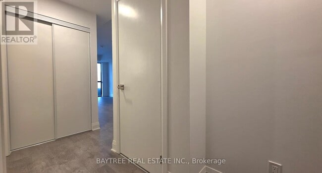 2 Erskine Rd in Mississauga, ON - Building Photo - Building Photo