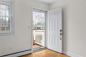 5712 Oak Terrace Dr in Virginia Beach, VA - Foto de edificio - Building Photo