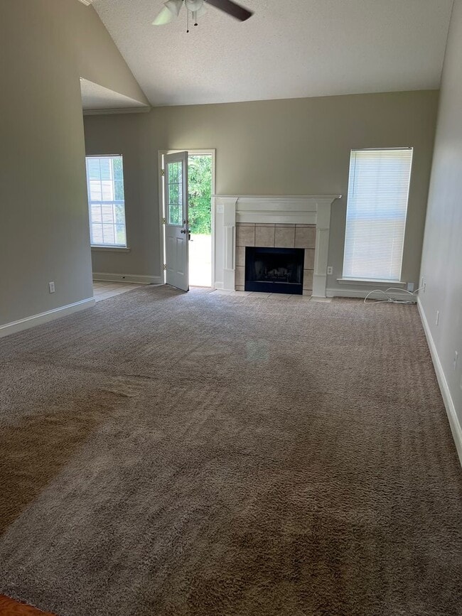 210 Hedgerow Dr in Leesburg, GA - Building Photo - Building Photo