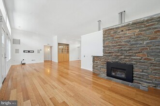 29 Rolling Rd in Penn Wynne, PA - Foto de edificio - Building Photo