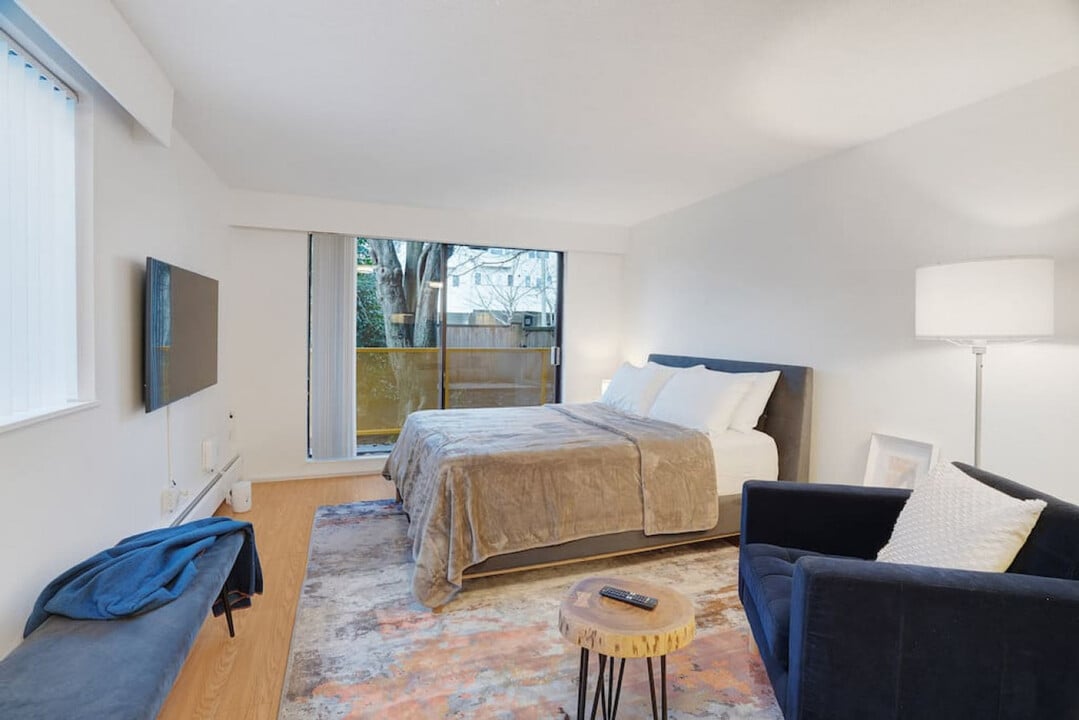 1855 W 2nd Ave in Vancouver, BC - Building Photo