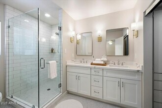 5019 E Rovey Ave in Paradise Valley, AZ - Building Photo - Building Photo