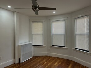 121 Browne St, Unit 1 in Brookline, MA - Foto de edificio - Building Photo
