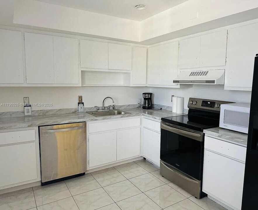 4500 Gefion Ct in Greenacres, FL - Building Photo
