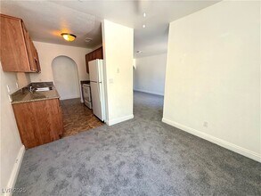 1846 N Decatur Blvd in Las Vegas, NV - Building Photo - Building Photo