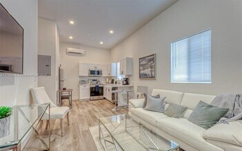 830 SE 14th St in Fort Lauderdale, FL - Building Photo - Building Photo