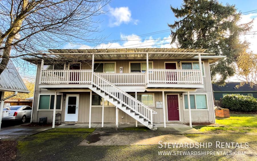 1429 W Broadway in Eugene, OR - Building Photo