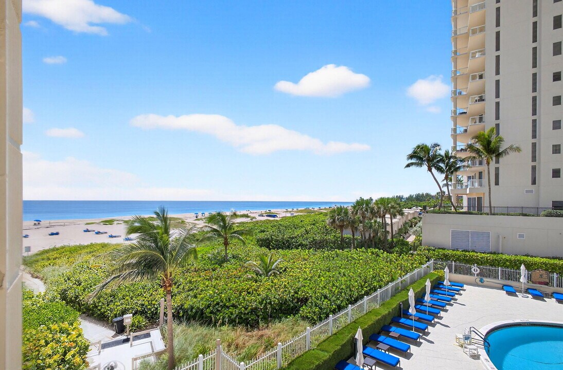 2800 N Ocean Dr in Riviera Beach, FL - Building Photo