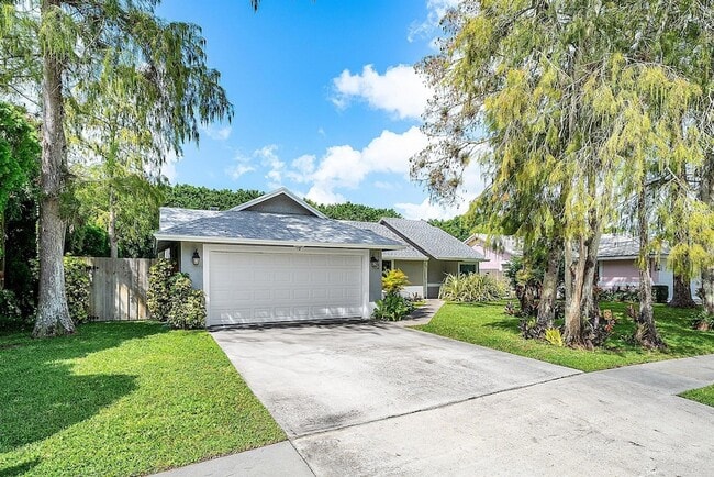 1252 Raintree Ln in Wellington, FL - Foto de edificio - Building Photo