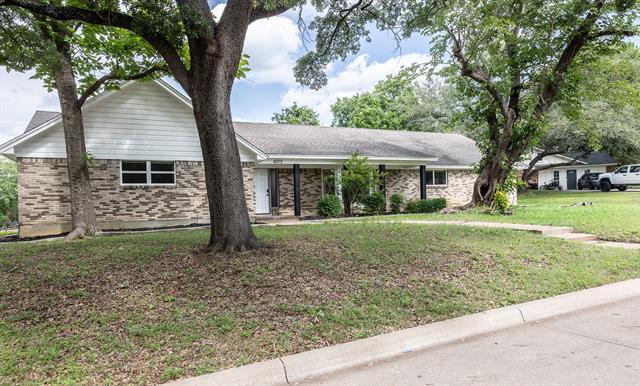 6070 Wonder Dr in Fort Worth, TX - Building Photo - Building Photo