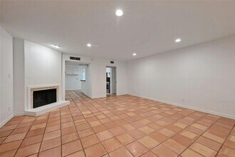 6637 Valleyside Rd in Austin, TX - Building Photo - Building Photo