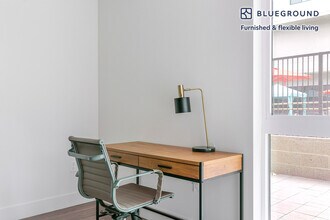 2280 W El Camino Real in Mountain View, CA - Foto de edificio - Building Photo