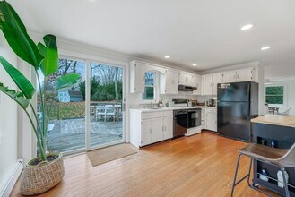 480 N Bayview Rd in Southold, NY - Building Photo - Building Photo