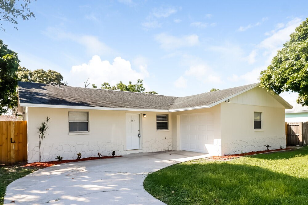 6173 71st St N in St. Petersburg, FL - Building Photo