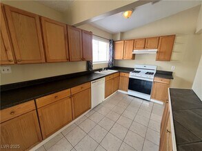 6430 W Alomar Ave in Las Vegas, NV - Building Photo - Building Photo