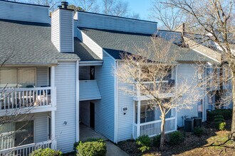 The Landing on Farmhurst in Charlotte, NC - Building Photo - Building Photo