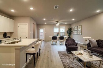 7104 Joy Ln in Watauga, TX - Foto de edificio - Building Photo