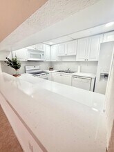 984 W 40th St in Hialeah, FL - Building Photo - Building Photo