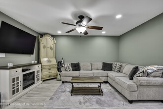 6395 Pinestand Ct in Spring Hill, FL - Building Photo - Building Photo