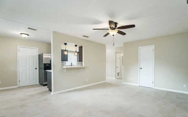 7707 Falcon St in Jacksonville, FL - Foto de edificio - Building Photo