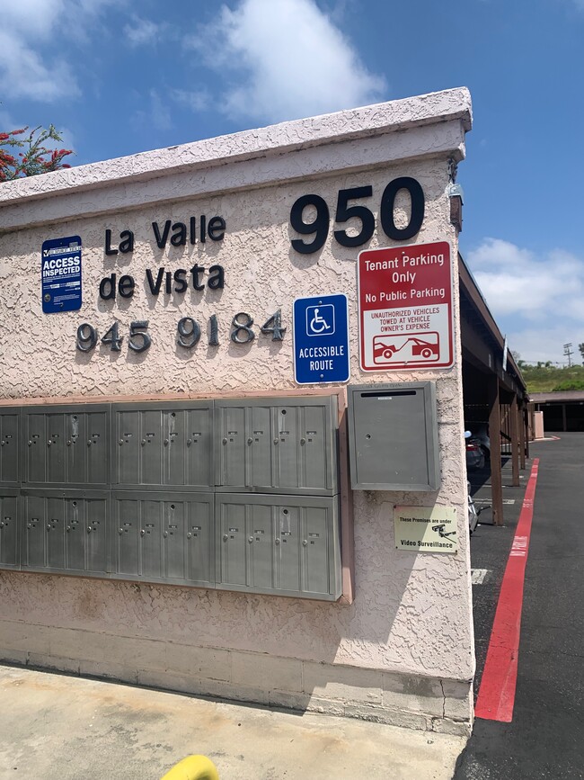 La Valle De Vista in Vista, CA - Building Photo - Building Photo