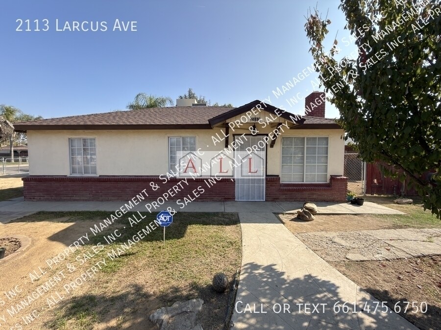 2113 Larcus Ave in Bakersfield, CA - Building Photo