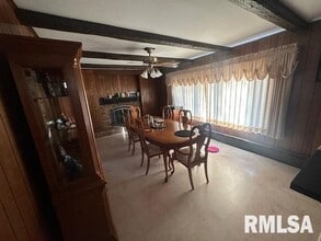 209 E Cruger Ave in Eureka, IL - Building Photo - Building Photo