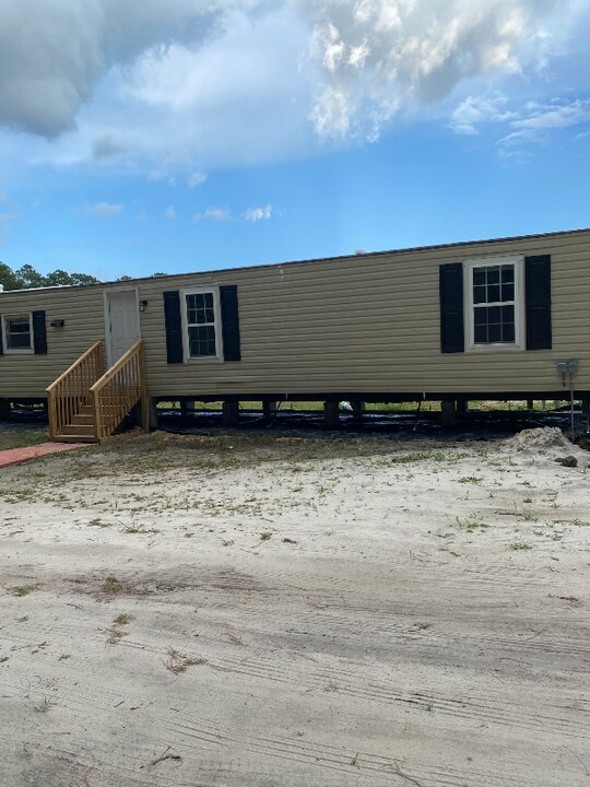 2610 New Hope Rd in La Grange, NC - Building Photo