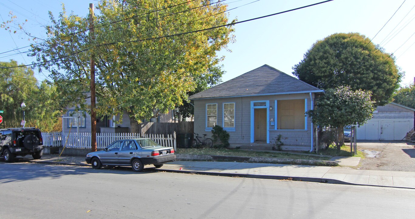 328-330 Tilton Ave in San Mateo, CA - Building Photo