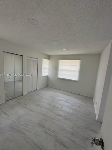 10046 Twin Lakes Dr in Coral Springs, FL - Foto de edificio - Building Photo