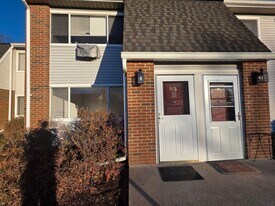 2740 South Rd in Poughkeepsie, NY - Building Photo